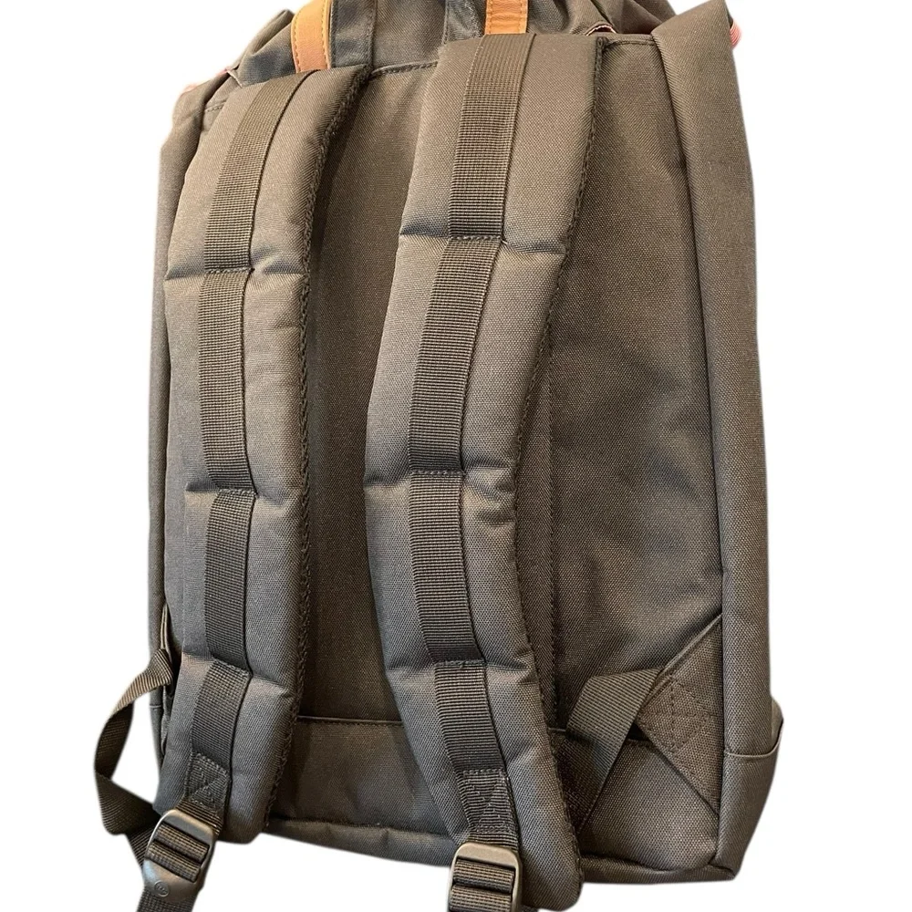 Herschel Supply Co. Retreat Backpack Padded‎ Interior Laptop Sleeve Black Brown